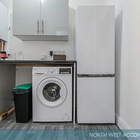 Wellfield Serviced Accommodation 워링턴 외부 사진
