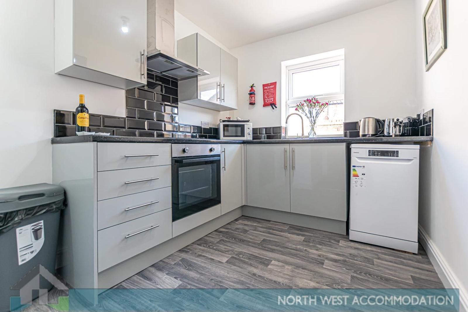 Wellfield Serviced Accommodation 워링턴 외부 사진
