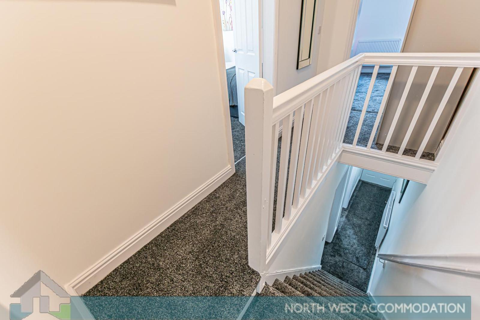 Wellfield Serviced Accommodation 워링턴 외부 사진