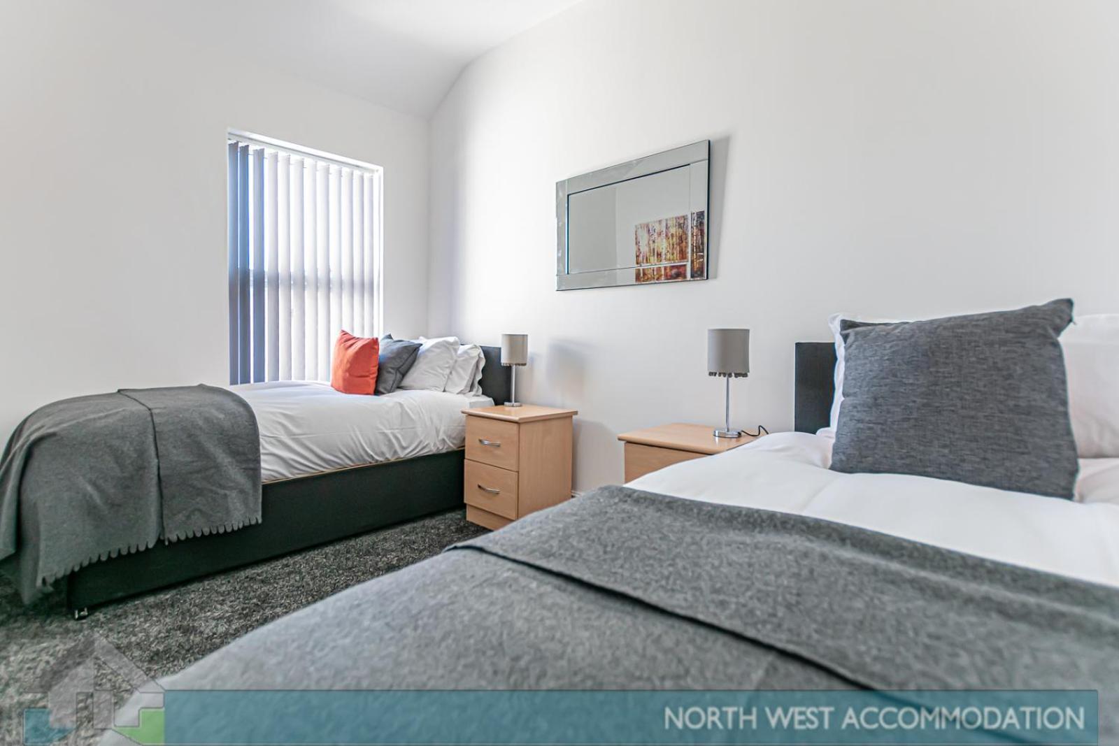 Wellfield Serviced Accommodation 워링턴 외부 사진