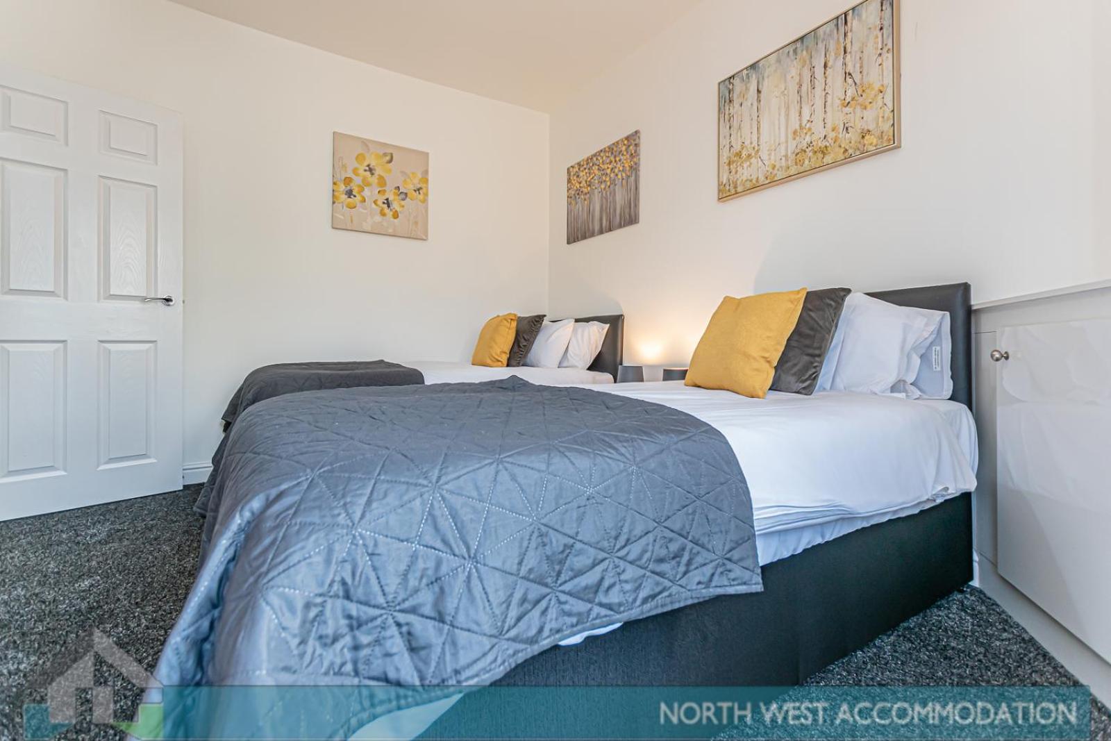 Wellfield Serviced Accommodation 워링턴 외부 사진