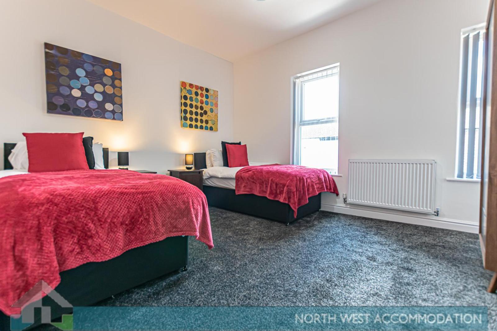 Wellfield Serviced Accommodation 워링턴 외부 사진