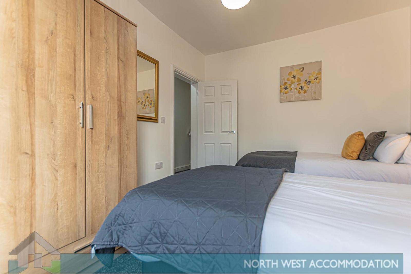 Wellfield Serviced Accommodation 워링턴 외부 사진