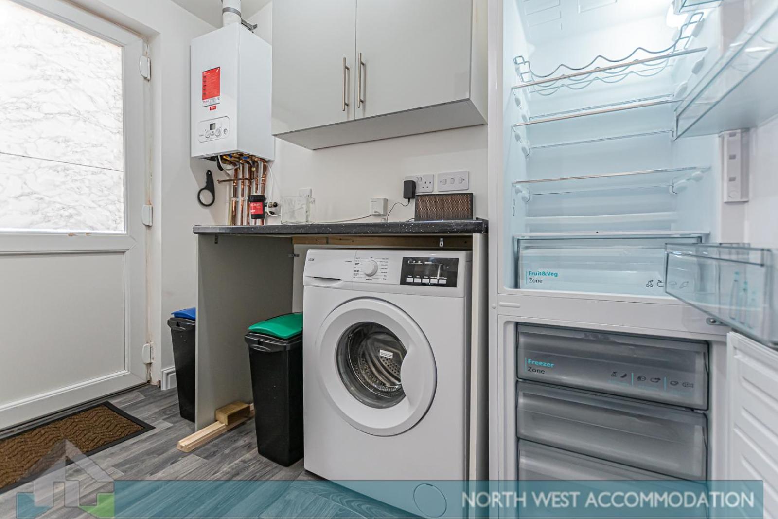 Wellfield Serviced Accommodation 워링턴 외부 사진