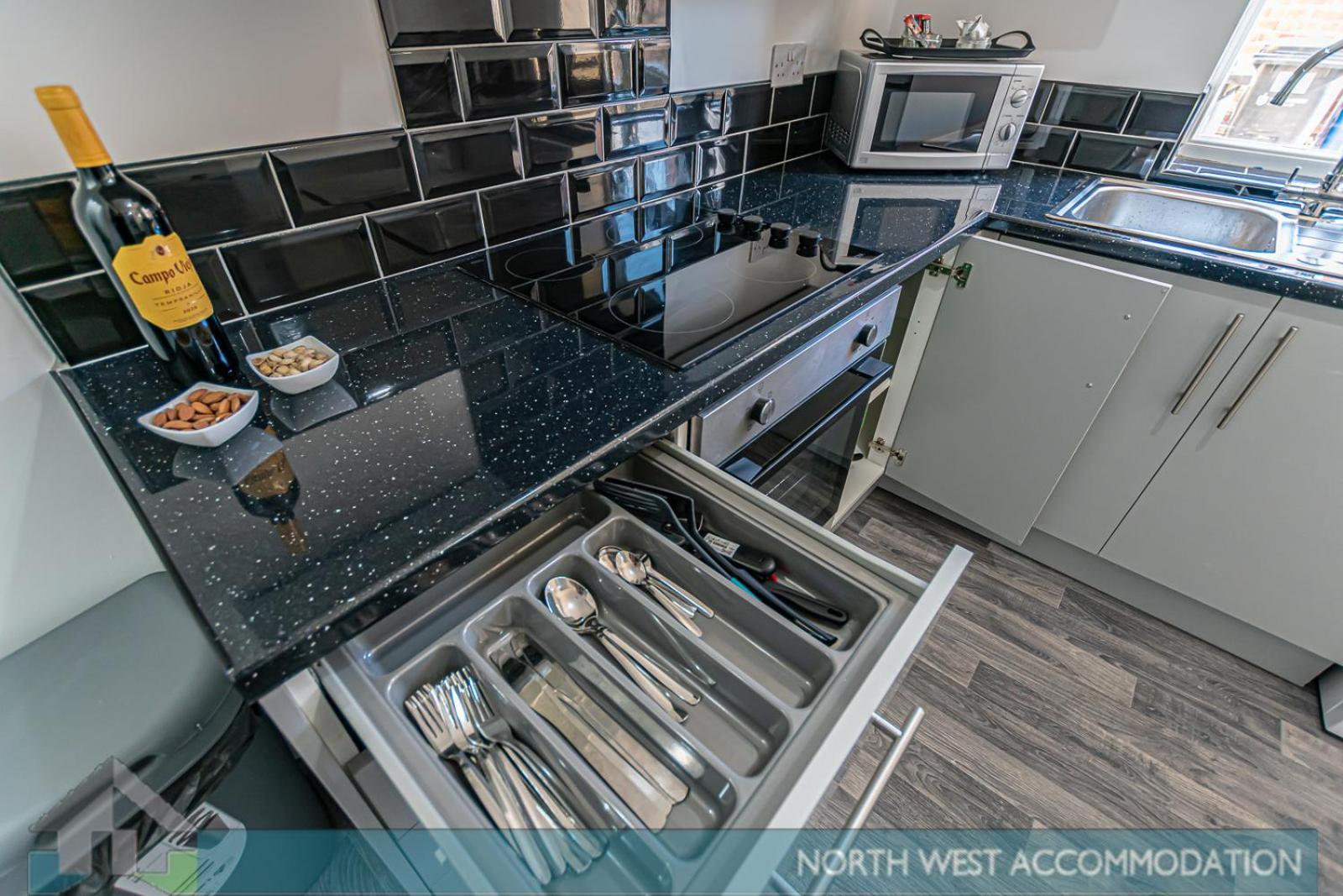 Wellfield Serviced Accommodation 워링턴 외부 사진